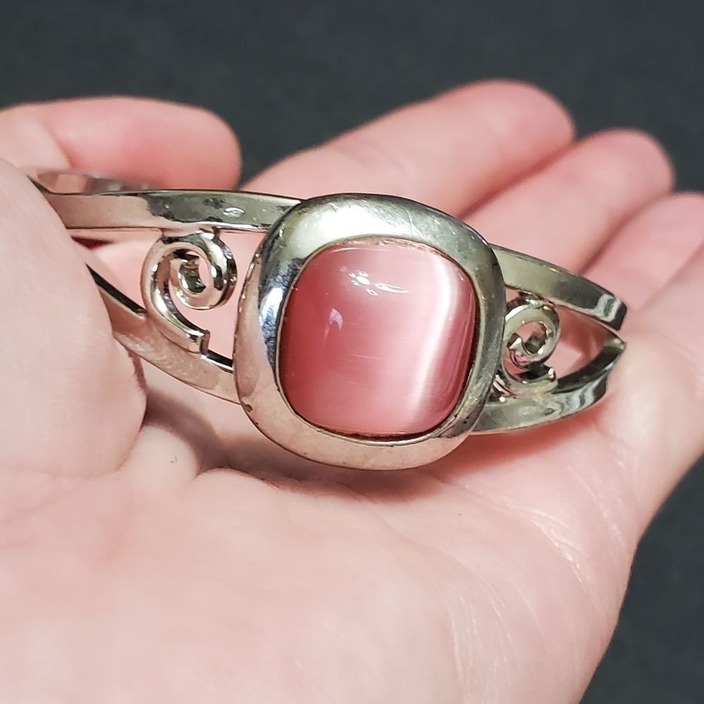 Girl's silver tone and pink cat's eye cuff bracelet 6"